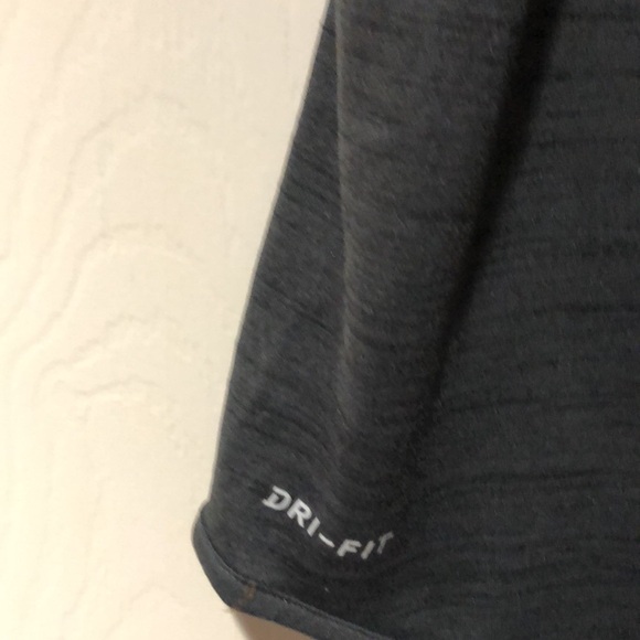 Preowned Nike dry fit size small - Picture 3 of 5